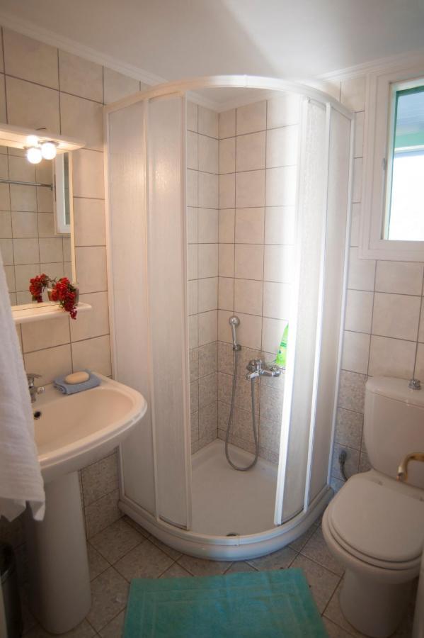 Deep Blue- Rosemary Sea View Apartment อาโยส นิกีตัส ภายนอก รูปภาพ